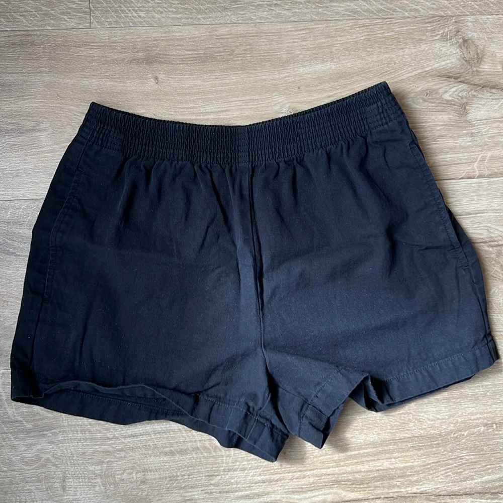 Aritzia Wilfred Free
Nova 3" Short
#82098
Size small color black
